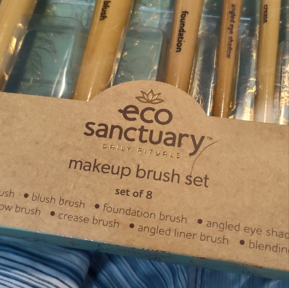 NWT!! Eco Sanctuary Makeup Brushes - Picture 3 of 8
